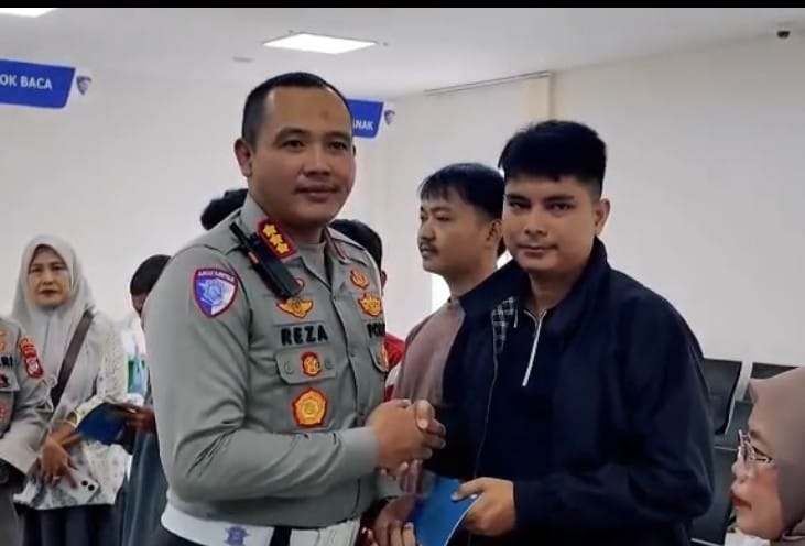 ditlantas-polda-sumbar-permudah-pengurusan-dokumen-kendaraan-bagi-warga-korban-bencana