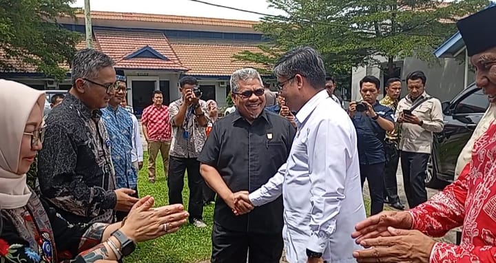 ketua-dprd-sumbar-muhidi:-bantuan-langsung-bagi-tenaga-kerja-lebih-tepat-percepat-pemulihan-pascabencana ketua-dprd-sumbar-muhidi:-bantuan-langsung-bagi-tenaga-kerja-lebih-tepat-percepat-pemulihan-pascabencana