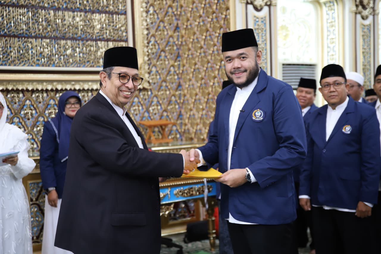 said-agil-husin-al-munawar-lantik-fadly-amran-sebagai-ketua-pw-ipqah-sumbar