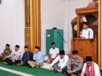 ketua-dprd-wirman-putra-apresiasi-gotong-royong-sambut-ramadhan-1447-hijriah-di-masjid-akbar-aie-tabik