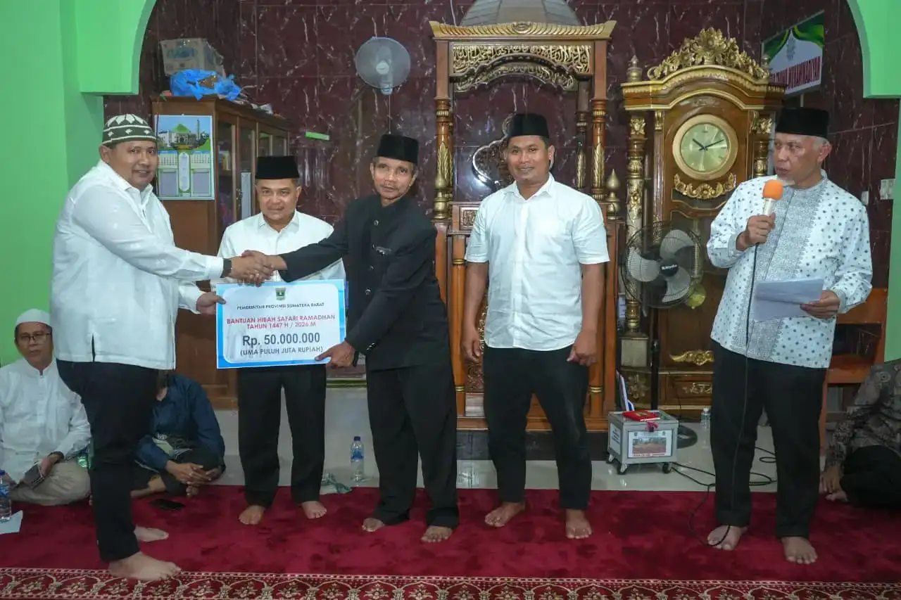safari-ramadan-di-palembayan,-gubernur-mahyeldi-salurkan-bantuan-dan-tegaskan-komitmen-pemulihan-pascabanjir