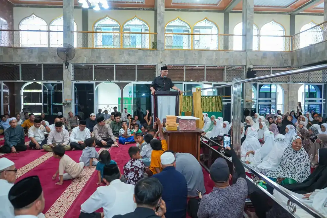 gubernur-mahyeldi:-puasa-ramadhan-ajarkan-disiplin-dan-kejujuran-sebagai-kunci-kepemimpinan