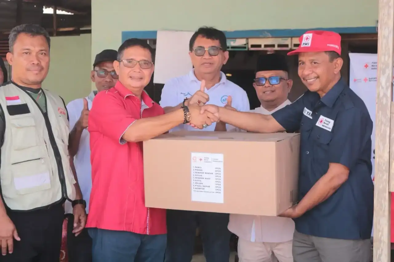 pmi-sumbar-salurkan-bantuan-untuk-50-kk-di-gurun-laweh-nanggalo-padang