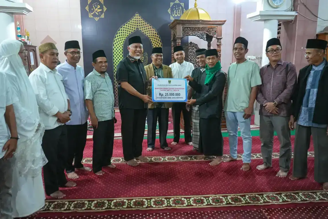 gubernur-mahyeldi-buka-puasa-bersama-warga-terdampak-bencana-di-paninggahan gubernur-mahyeldi-buka-puasa-bersama-warga-terdampak-bencana-di-paninggahan