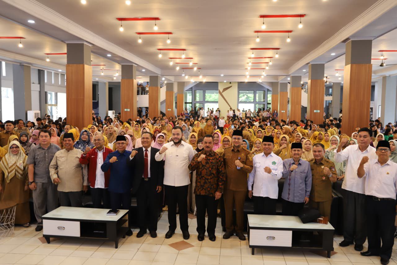 wako-fadly-amran-hadiri-kegiatan-pembinaan-iman-siswa-siswi-kristen