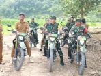 kendarai-motor-trail,-brigjen-tni-gusti-wardana-dan-dandim-tinjau-pembukaan-jalan-baru
