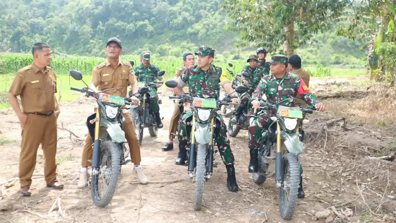 kendarai-motor-trail,-brigjen-tni-gusti-wardana-dan-dandim-tinjau-pembukaan-jalan-baru kendarai-motor-trail,-brigjen-tni-gusti-wardana-dan-dandim-tinjau-pembukaan-jalan-baru