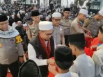 polda-sumbar-gelar-doa-bersama-dan-tabligh-akbar-bersama-1.000-anak-yatim,-ustaz-adi-hidayat-isi-tausiah