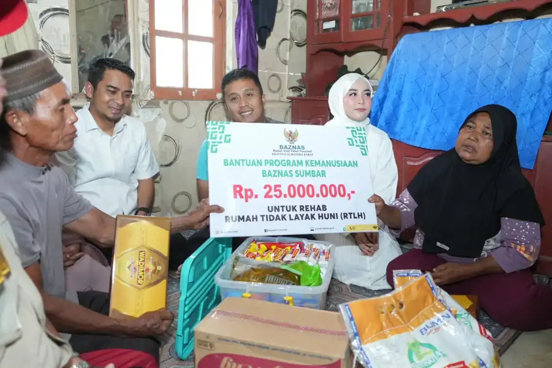 pemprov-sumbar-bedah-rumah-warga-kurang-mampu-di-solok,-wagub-vasko-salurkan-bantuan-rp25-juta