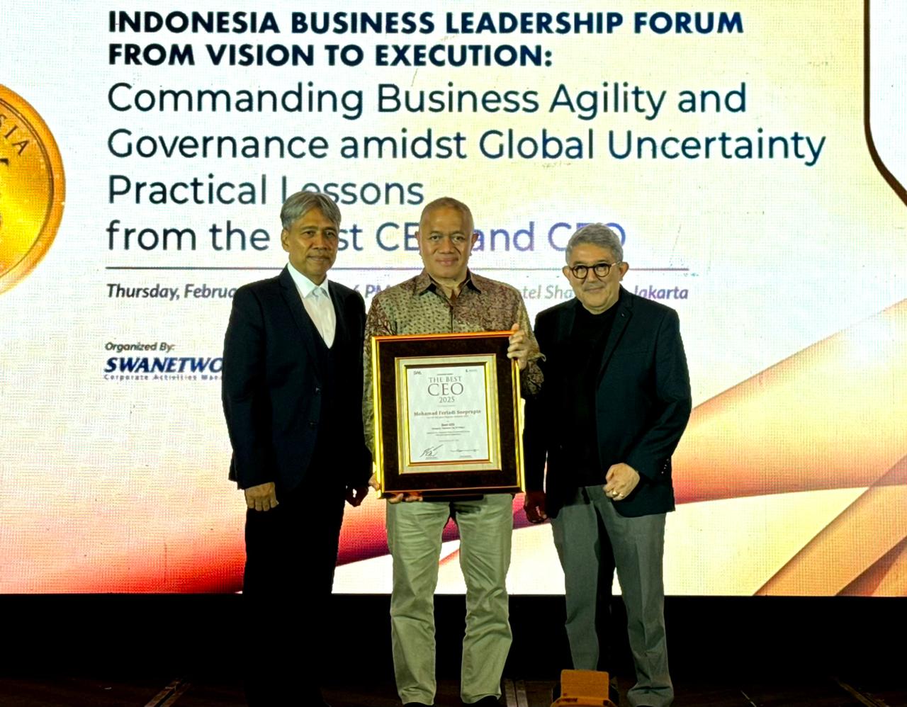 presdir-jne-mohamad-feriadi-soeprapto-raih-penghargaan-indonesia-best-ceo-2025 presdir-jne-mohamad-feriadi-soeprapto-raih-penghargaan-indonesia-best-ceo-2025