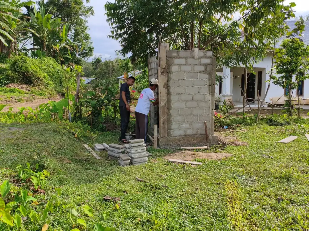 tmmd-ke-127,-pembangunan-titik-mck-di-kampung-bukit-tambun-tulang-dikebut tmmd-ke-127,-pembangunan-titik-mck-di-kampung-bukit-tambun-tulang-dikebut