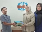 komunitas-padang-kuno-sedekah-buku-untuk-lpm-gema-justisia-fh-unand