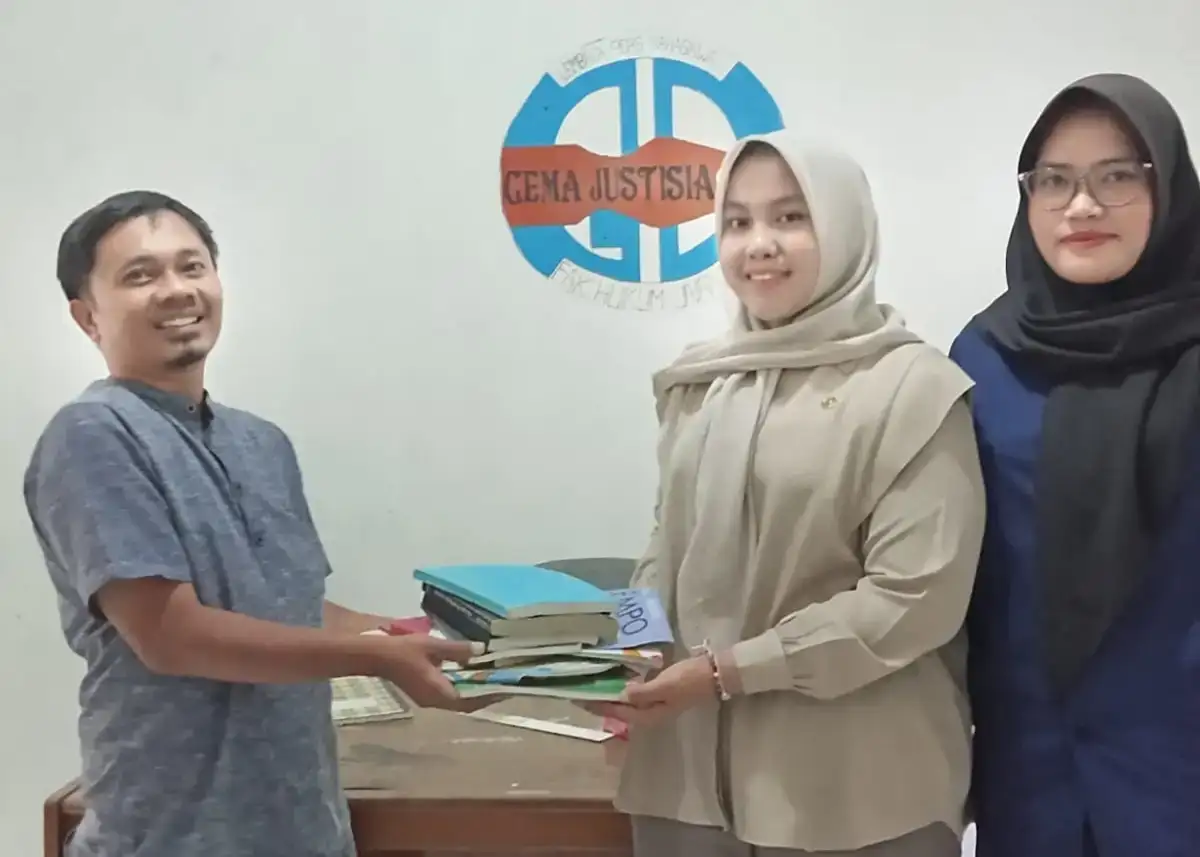 komunitas-padang-kuno-sedekah-buku-untuk-lpm-gema-justisia-fh-unand komunitas-padang-kuno-sedekah-buku-untuk-lpm-gema-justisia-fh-unand