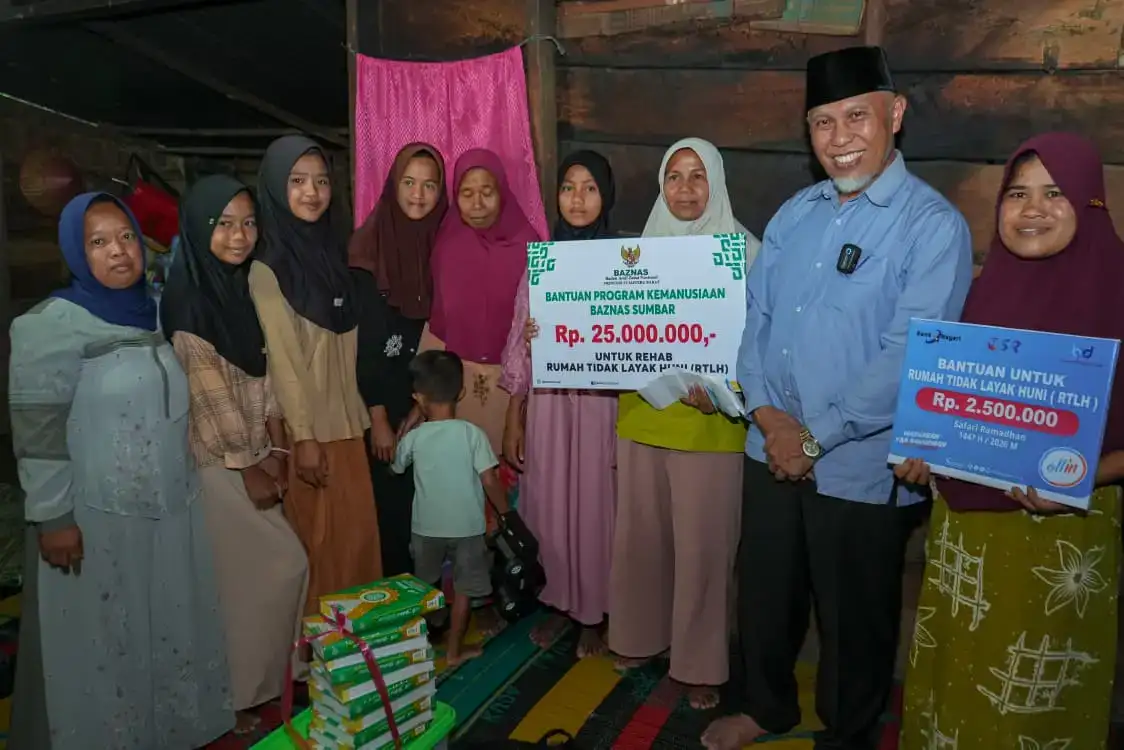mahyeldi-ansharullah-serahkan-bantuan-rtlh-rp27,5-juta-untuk-keluarga-iswandi-di-sumpur-kudus mahyeldi-ansharullah-serahkan-bantuan-rtlh-rp27,5-juta-untuk-keluarga-iswandi-di-sumpur-kudus
