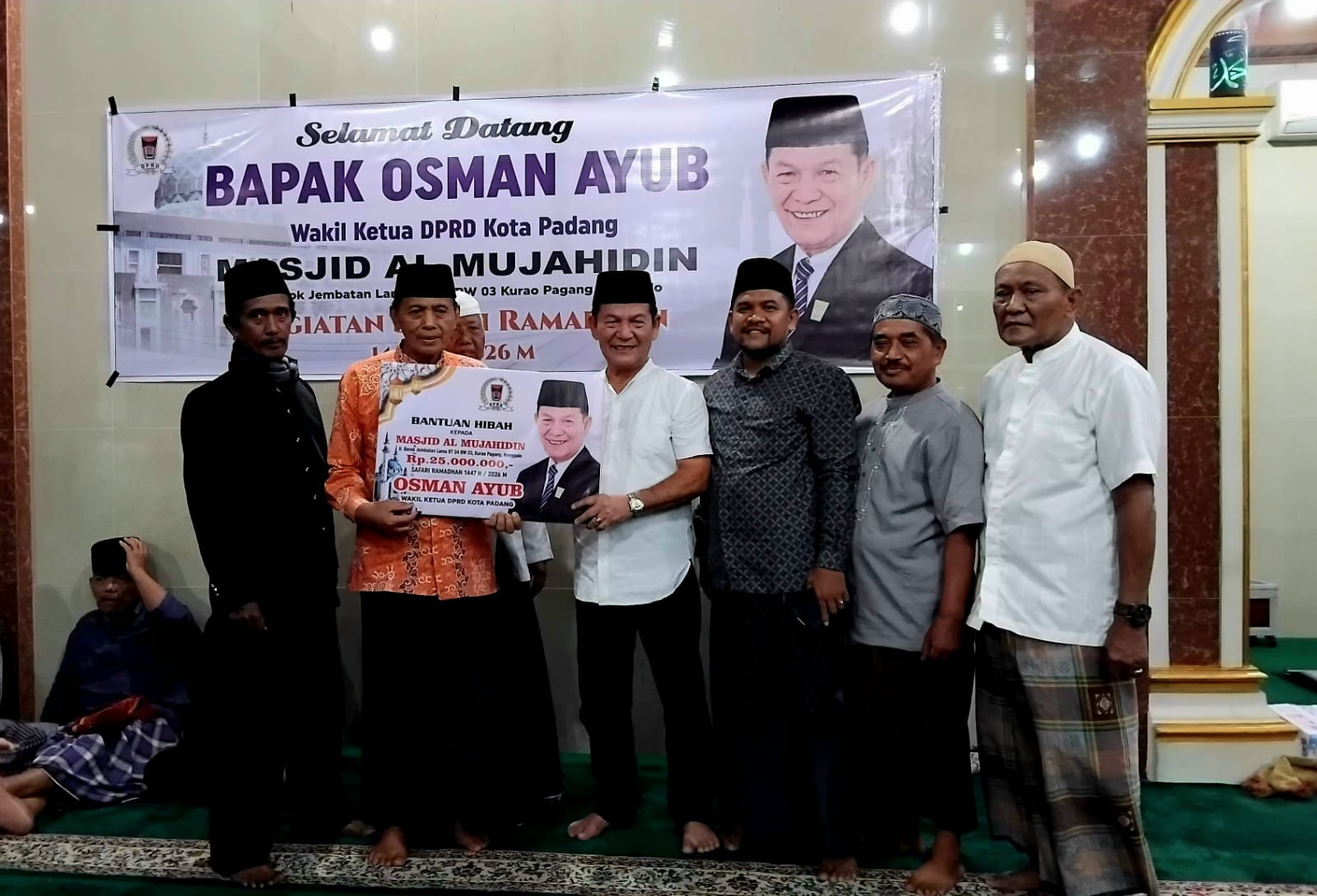 safari-ramadhan,-wakil-ketua-dprd-padang-osman-ayub,-serahkan-hibah-rp25-juta-di-masjid-al-mujahidin-kurao-pagang