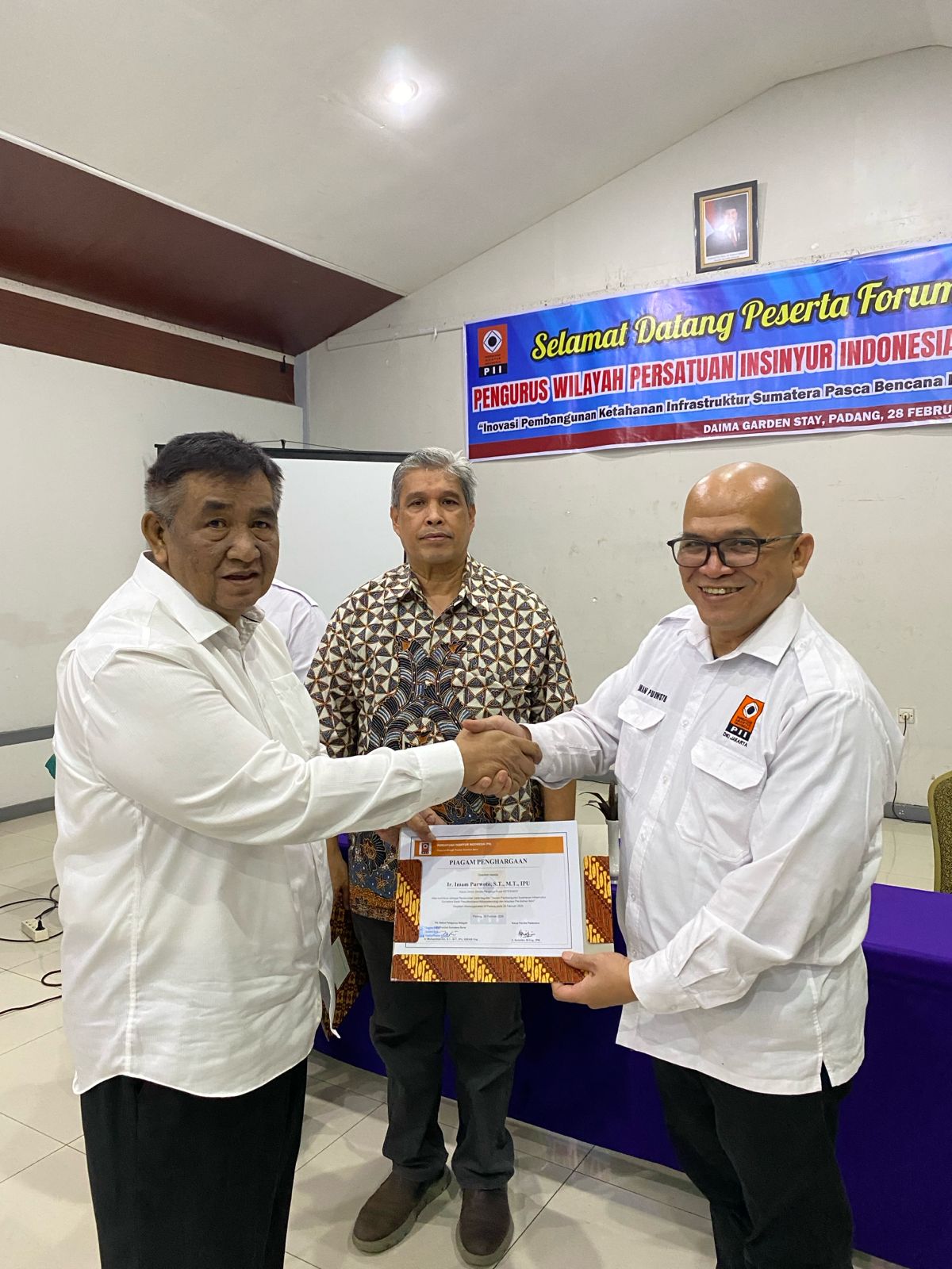 aklamasi.-muswillub-pii-sumbar-tetapkan-m-dien-ketua-periode-2025-–-2028 aklamasi.-muswillub-pii-sumbar-tetapkan-m-dien-ketua-periode-2025-–-2028
