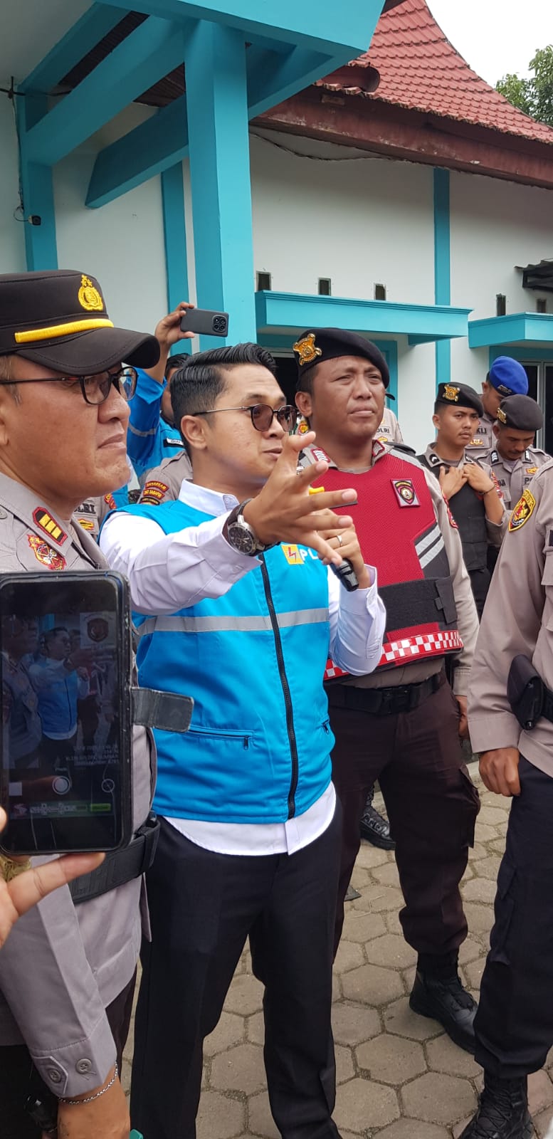 listrik-sering-padam,-ormas-kepemudaan-mentawai-datangi-pln-ulp-tuapejat listrik-sering-padam,-ormas-kepemudaan-mentawai-datangi-pln-ulp-tuapejat