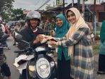 kecamatan-payakumbuh-selatan-bagikan-takjil-gratis-bagi-pengendara