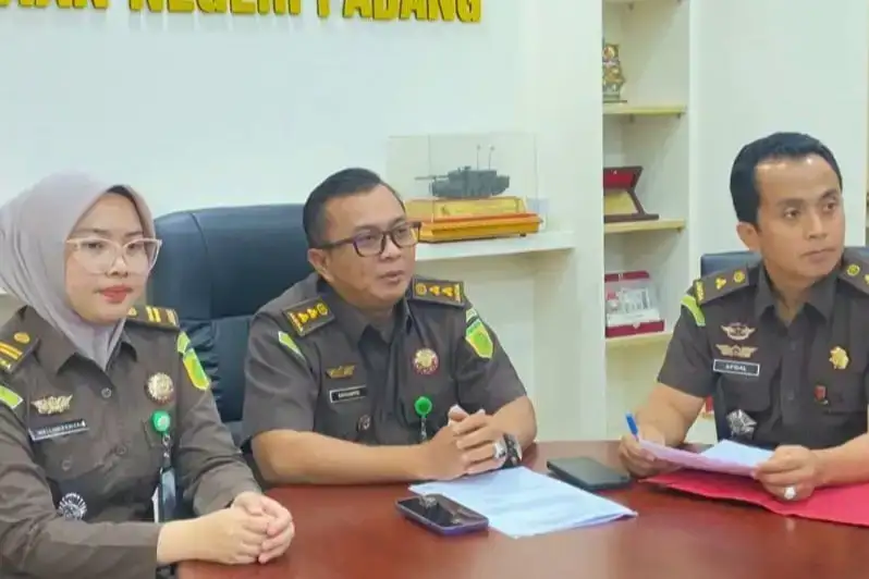 kejari-padang-bantah-tuduhan-penasihat-hukum,-proses-tersangka-bsn-sudah-sesuai-hukum kejari-padang-bantah-tuduhan-penasihat-hukum,-proses-tersangka-bsn-sudah-sesuai-hukum