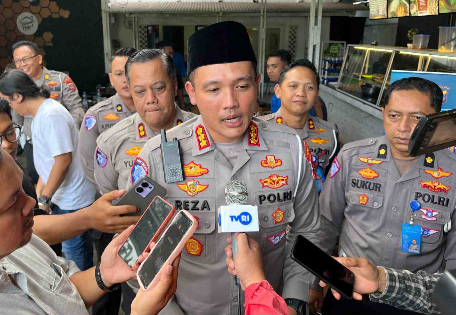 selama-mudik-lebaran-2026,-polda-sumbar-batasi-operasional-kendaraan-angkutan-barang selama-mudik-lebaran-2026,-polda-sumbar-batasi-operasional-kendaraan-angkutan-barang