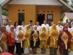 wako-fadly-amran-serahkan-10-kunci-huntap-di-batu-busuk-pauh