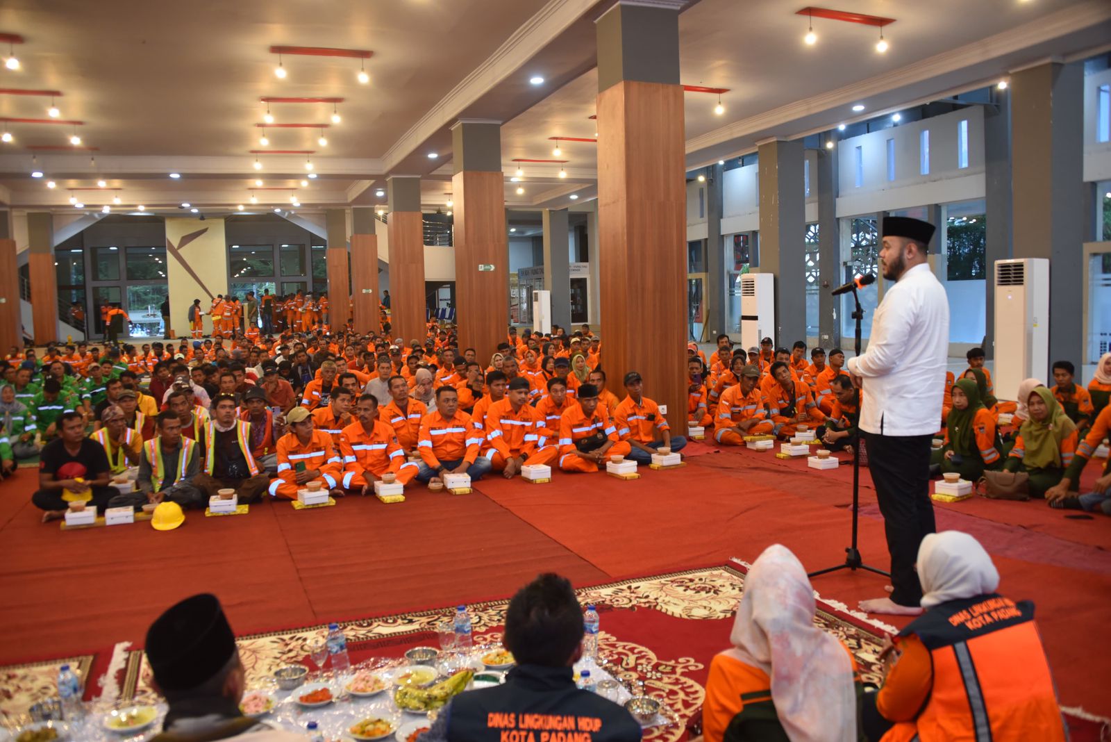 wako-fadly-amran-berbuka-puasa-bersama-petugas-kebersihan-dan-petugas-lps wako-fadly-amran-berbuka-puasa-bersama-petugas-kebersihan-dan-petugas-lps