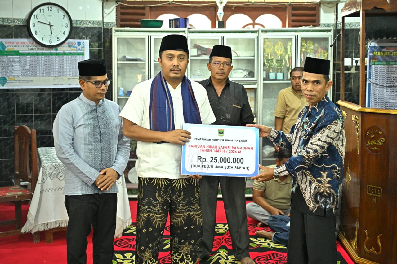 safari-ramadan-di-pessel,-wagub-vasko-salurkan-bantuan-untuk-dua-masjid safari-ramadan-di-pessel,-wagub-vasko-salurkan-bantuan-untuk-dua-masjid