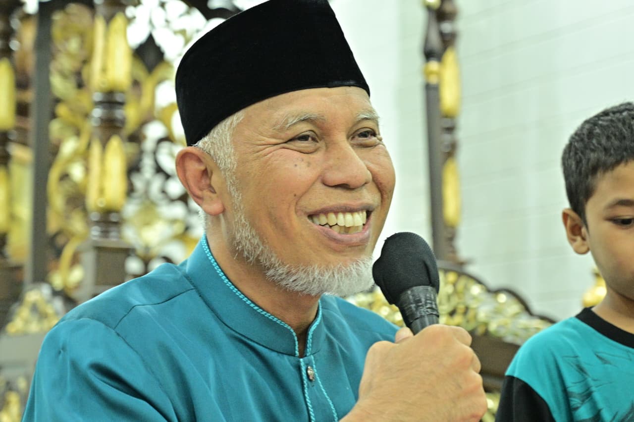 gubernur-mahyeldi-ajak-masyarakat-rayakan-lebaran-idul-fitri-1447-hb-dengan-tertib gubernur-mahyeldi-ajak-masyarakat-rayakan-lebaran-idul-fitri-1447-hb-dengan-tertib