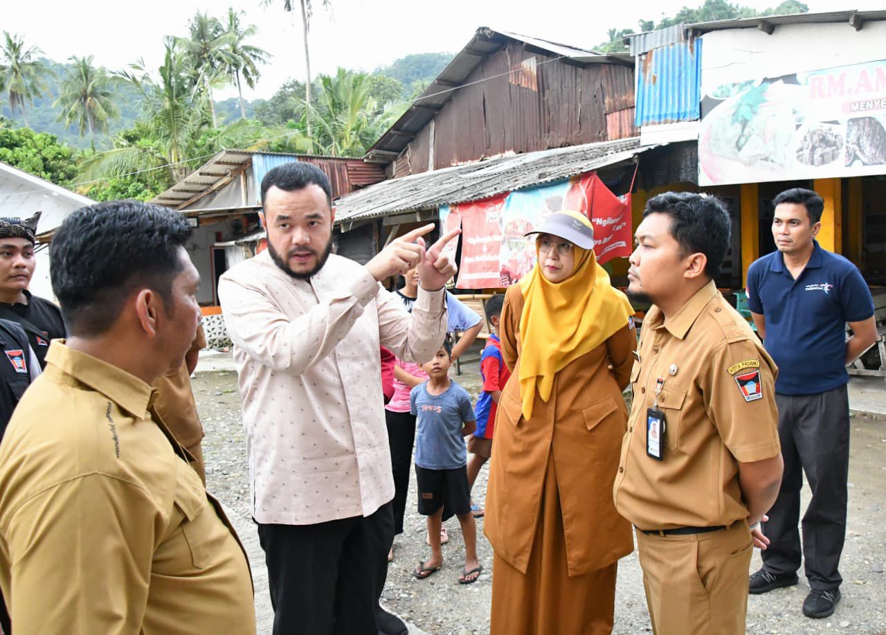 wako-fadly-amran-ajak-dlh-benahi-kawasan-wisata-pantai-air-manis wako-fadly-amran-ajak-dlh-benahi-kawasan-wisata-pantai-air-manis