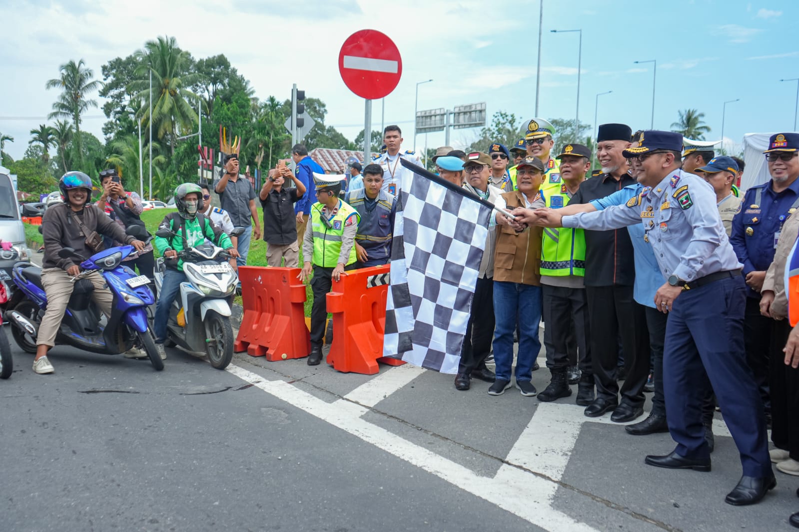 sistem-one-way-jalur-padang-bukittinggi-mulai-berlaku,-ini-pengaturannya