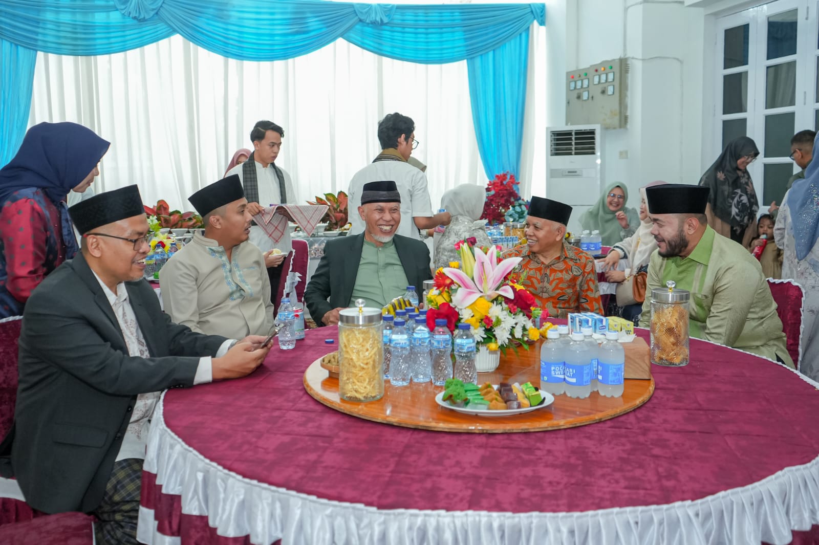 ini-empat-pesan-idul-fitri-gubernur-mahyeldi-kepada-masyarakat-sumbar ini-empat-pesan-idul-fitri-gubernur-mahyeldi-kepada-masyarakat-sumbar