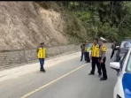 pemudik-melintasi-jalan-tapan-sako-sungai-penuh-dihimbau-hati-hati