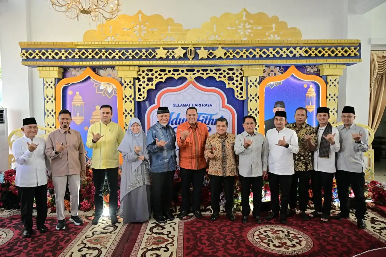gubernur-mahyeldi-gelar-open-house-hari-kedua-idul-fitri-bersama-kepala-daerah-se-sumbar gubernur-mahyeldi-gelar-open-house-hari-kedua-idul-fitri-bersama-kepala-daerah-se-sumbar