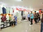 tinjau-pasar-ateh-bukittinggi-saat-puncak-libur-lebaran,-gubernur-mahyeldi-tekankan-hospitality-dan-kebersihan