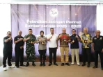 medal-of-honor-diserahkan-wagub-vasko,-ini-para-penerima-penghargaan-“bakti-untuk-negeri”