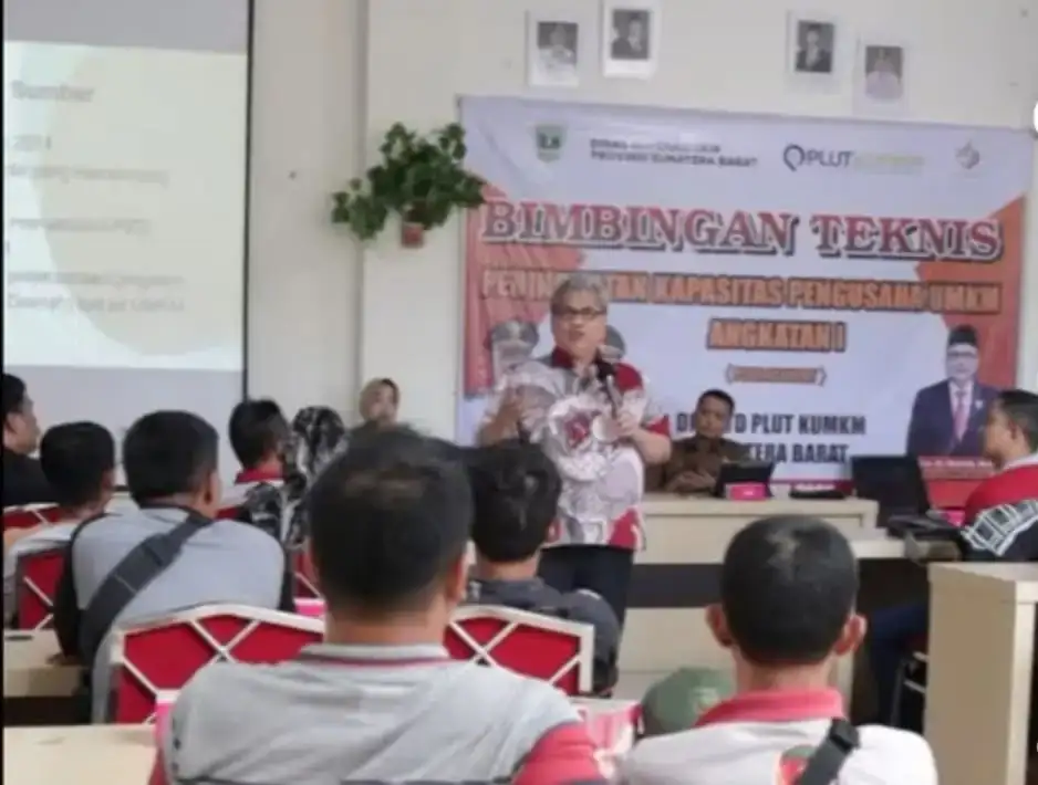 tingkatkan-kapasitas-umkm,-ketua-dprd-sumbar-buka-bimtek-pluzi-akademi-angkatan-i