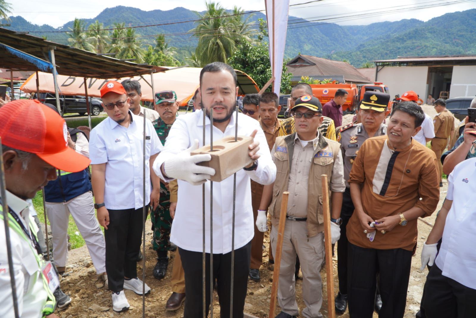 wako-fadly-amran-letakkan-baru-pertama-huntap-mandiri-bersama-sestama-bnpb