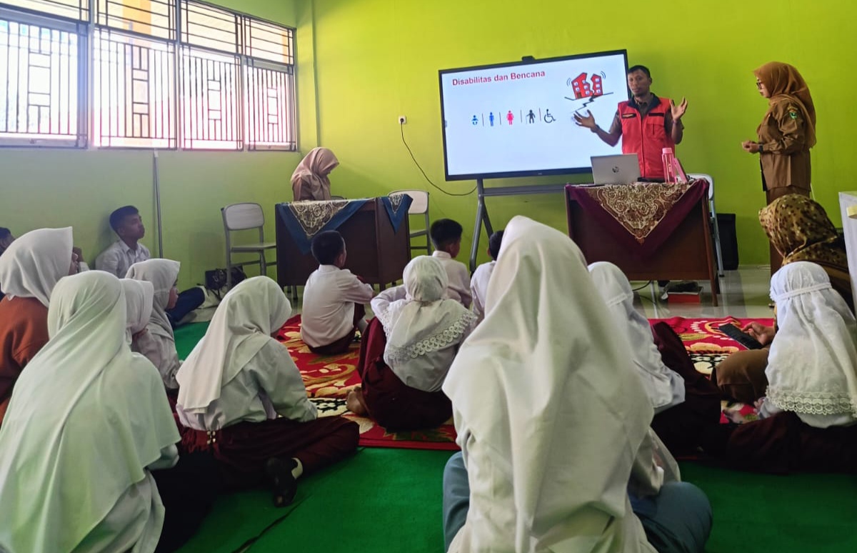 tingkatkan-kesiapsiagaan-bencana-siswa-disabilitas,-bpbd-payakumbuh-gelar-simulasi-evakuasi
