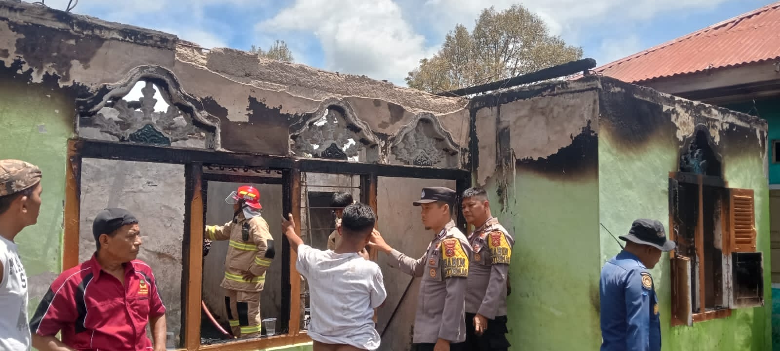 korsleting-listrik-hanguskan-rumah-warga-di-solok