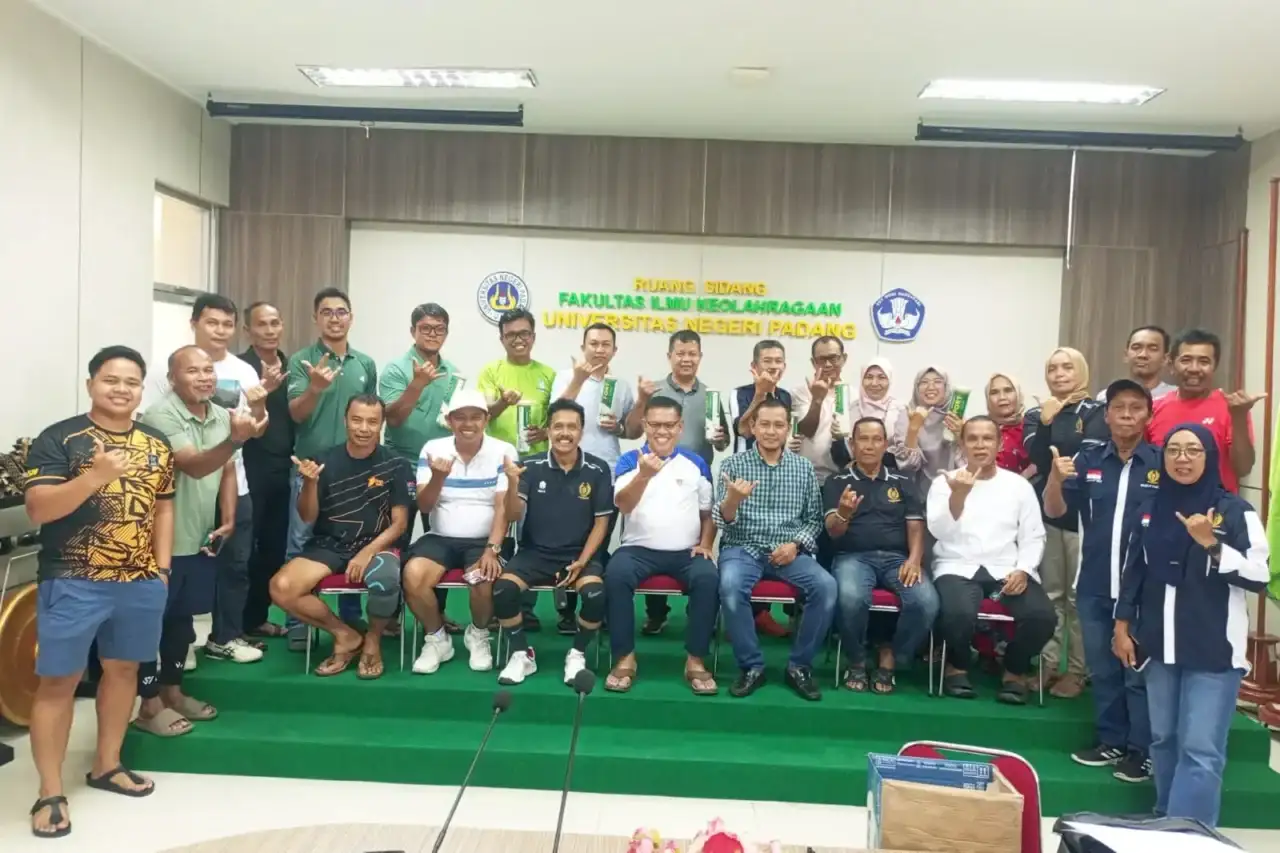 ingin-sukseskan-porprov-sumbar-2026,-pelti-gelar-raker-diawali-main-tenis-bareng