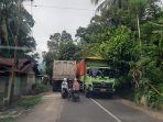 truk-batu-bara-pltu-teluk-sirih-ancam-keselamatan-wisatawan-ke-mandeh