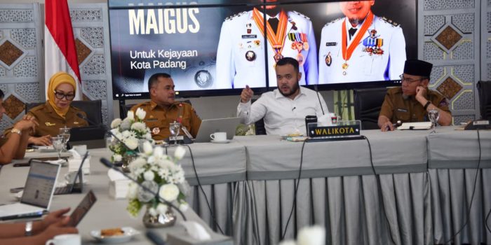 fadly-–-maigus-hadiri-rapat-tapd-kita-padang