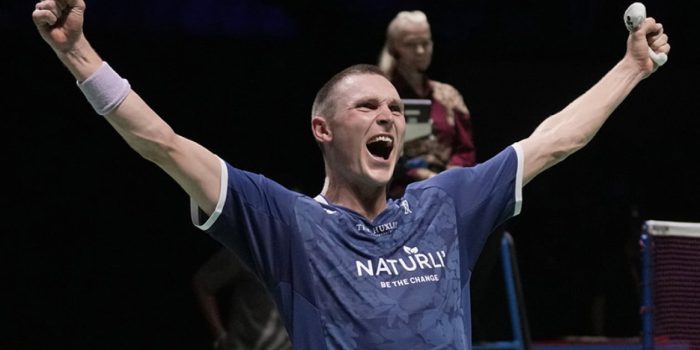 viktor-axelsen-resmi-umumkan-pensiun-akibat-cedera-punggung-kronis