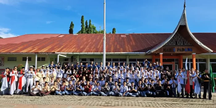 kepala-man-2-padang-lantik-11-pengurus-ekskul,-tekankan-peningkatan-prestasi