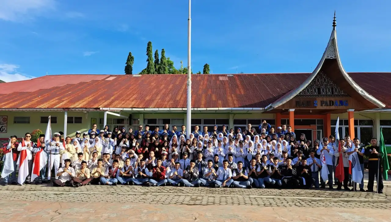 kepala-man-2-padang-lantik-11-pengurus-ekskul,-tekankan-peningkatan-prestasi