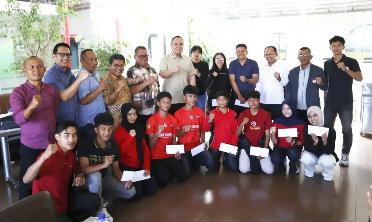 kejurnas-karate-piala-ketum-pb-forki-iv,-ketua-lemkari-sumbar-nanda-satria-lepas-11-atlet-dan-3-pelatih