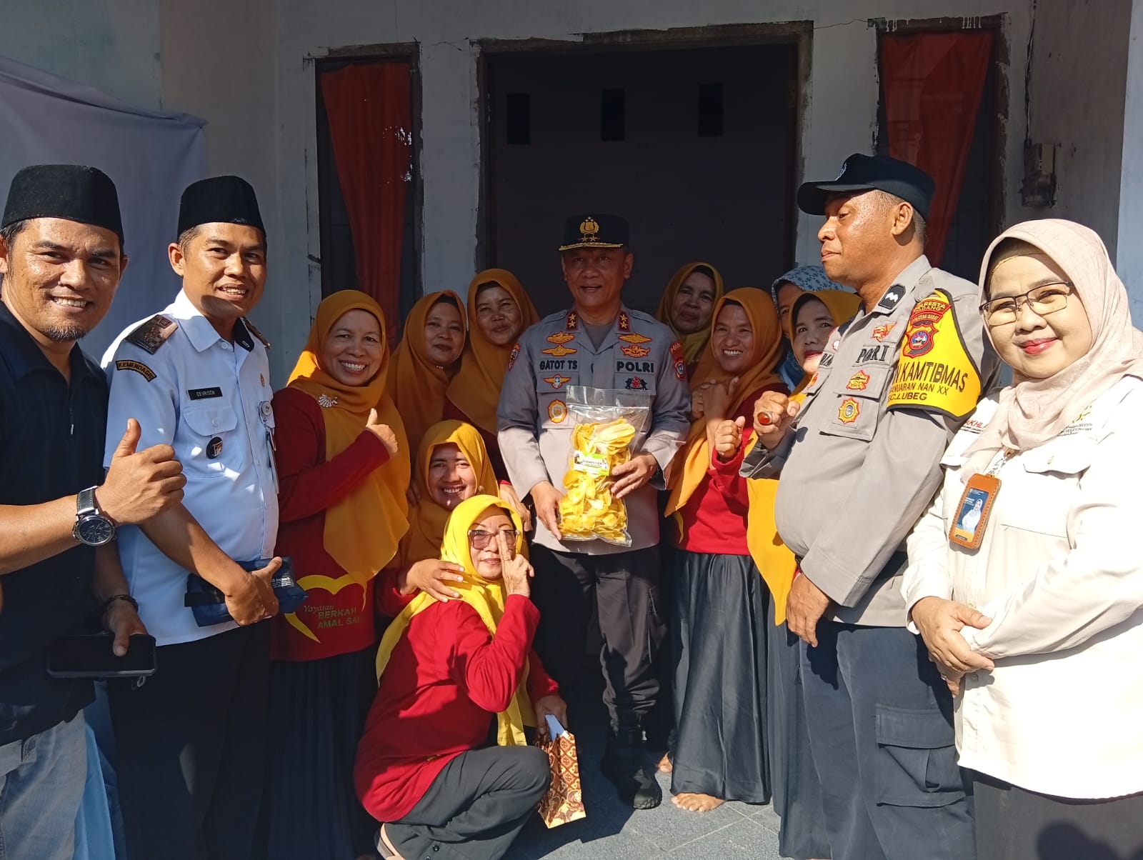 kunjungi-ybas,-kapolda-sumbar-bantu-wujudkan-mimpi-lansia-dan-anak-yatim