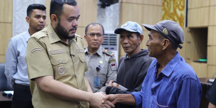 pemko-padang-beri-bantuan-stimulan-untuk-rumah-rusak-akibat-bencana