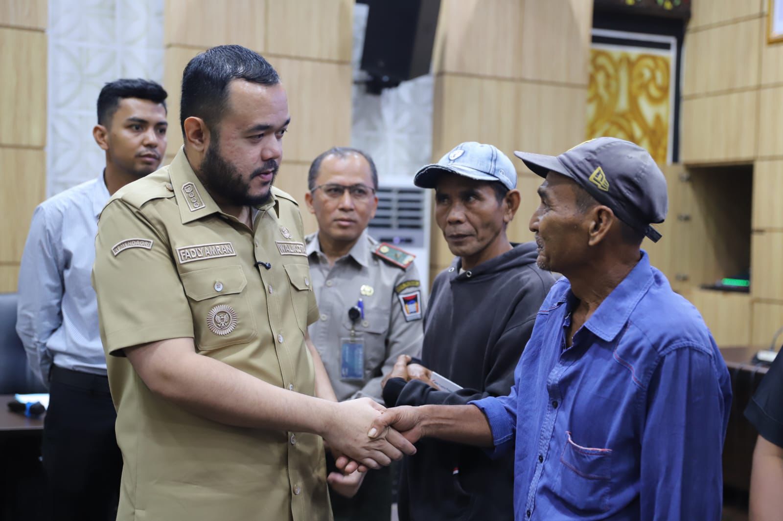 pemko-padang-beri-bantuan-stimulan-untuk-rumah-rusak-akibat-bencana