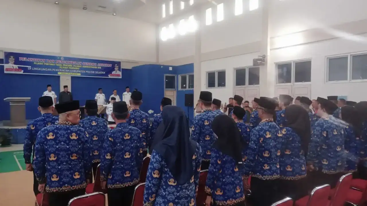 bupati-pessel-lantik-33-pejabat,-hendrajoni-ingatkan-disiplin,-kerja-keras-dan-integritas